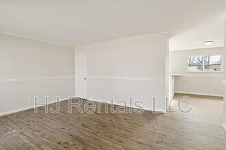 650 Sherwood Dr in Florissant, MO - Building Photo - Building Photo