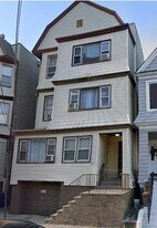 22 E 29th St in Bayonne, NJ - Building Photo