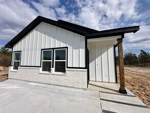 6416 Rd 5503 in Cleveland, TX - Building Photo - Building Photo