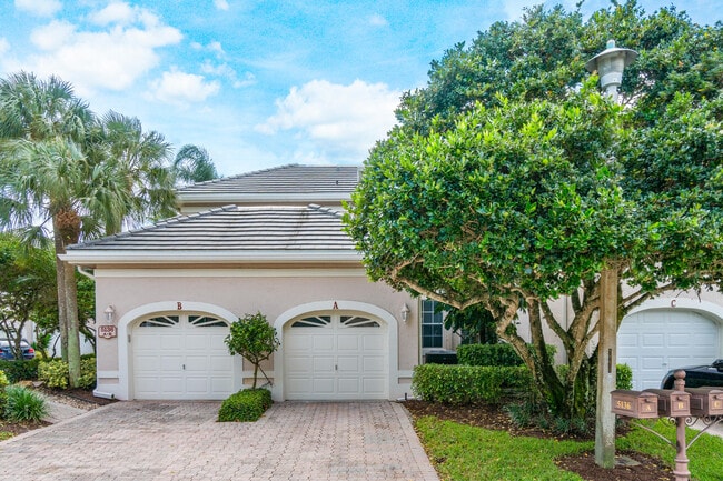5136 Lake Catalina Dr in Boca Raton, FL - Building Photo - Building Photo