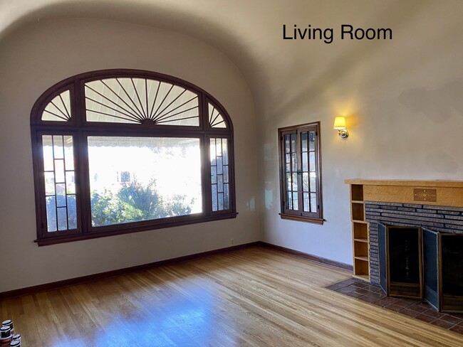 948 N Howard St in Glendale, CA - Building Photo - Building Photo