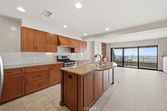 21771 Ocean Vista Dr in Laguna Beach, CA - Foto de edificio - Building Photo