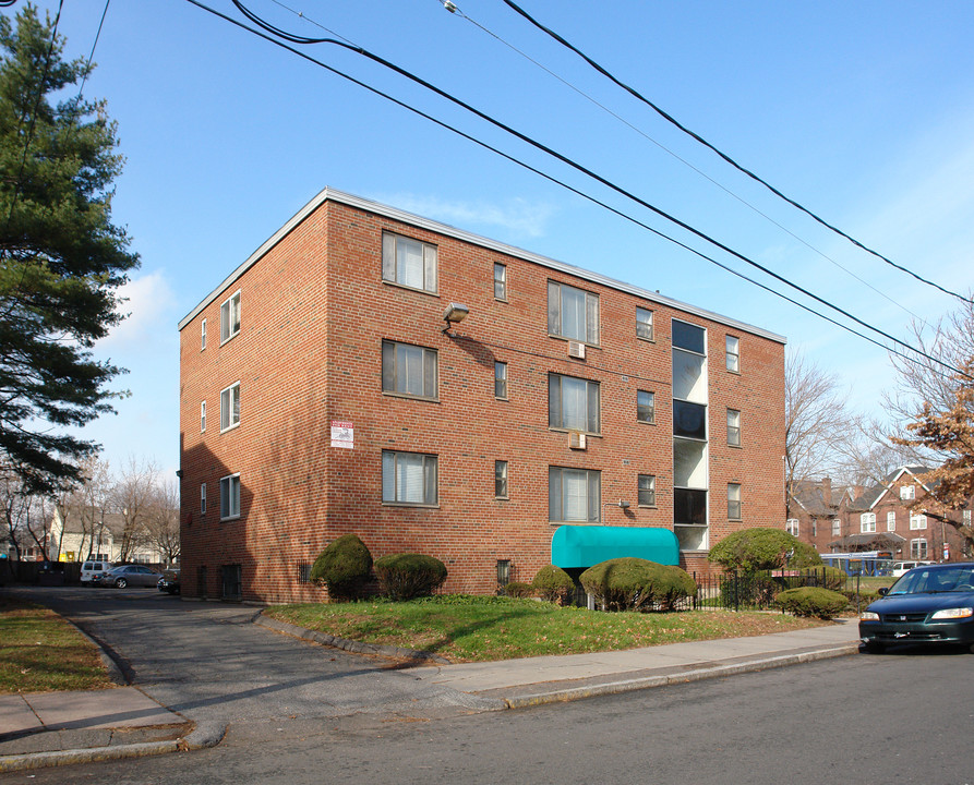 SBM Collins LLC 99 in Hartford, CT - Foto de edificio