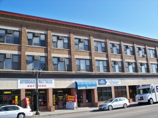 Bluebird Apartments in St. Paul, MN - Foto de edificio - Building Photo