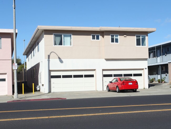 66 Arroyo Dr in South San Francisco, CA - Building Photo - Building Photo