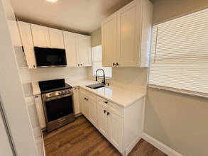 1100-1190 Neptune Dr in Ruskin, FL - Foto de edificio - Building Photo