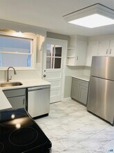 103 Seymour Ave in West Hartford, CT - Foto de edificio - Building Photo