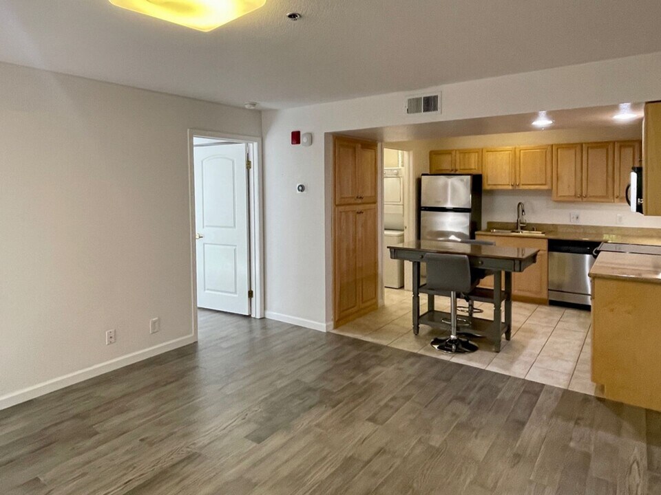 631 E El Camino Real in Sunnyvale, CA - Building Photo