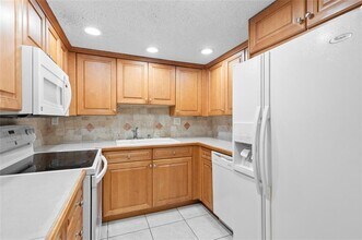 11101 Royal Palm Blvd in Coral Springs, FL - Building Photo - Building Photo