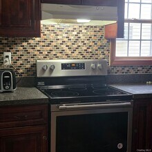 238-12 148th Dr in Queens, NY - Building Photo - Building Photo