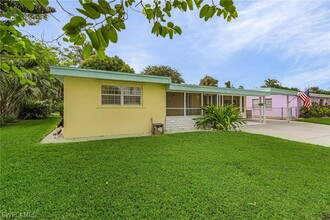 1281 10th St N in Naples, FL - Building Photo - Building Photo