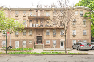 860 E 16th St in Brooklyn, NY - Foto de edificio - Building Photo