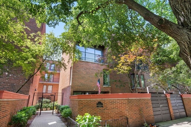 property at 425 W Grant Pl