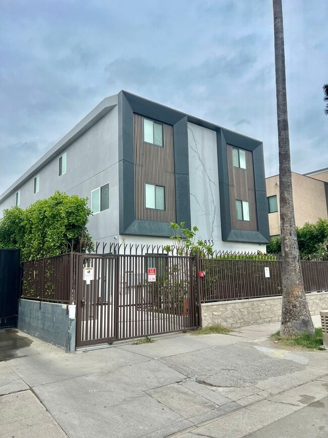 14833 Erwin St