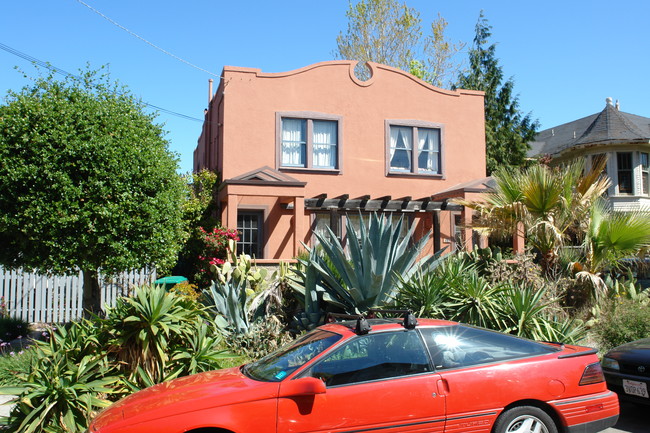 2131A-2131B Russell St in Berkeley, CA - Building Photo - Building Photo