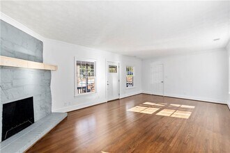 3310 E Roxboro Rd NE in Atlanta, GA - Building Photo - Building Photo
