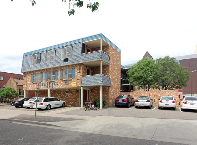 Carousel Apartments in Denver, CO - Building Photo - Building Photo