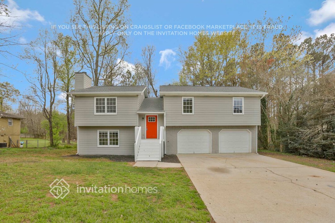 145 W Forest Dr in Covington, GA - Building Photo