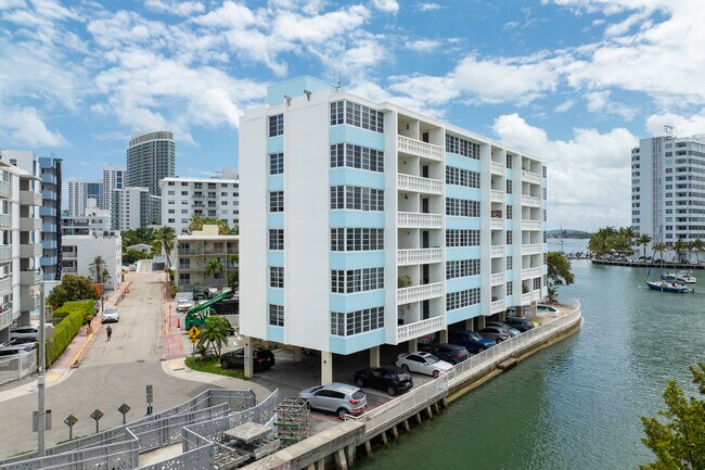 Bonne Vie in Miami Beach, FL - Building Photo - Building Photo