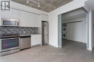 111-111 Bathurst St in Toronto, ON - Building Photo - Building Photo