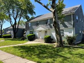 Union Bridge Gardens in Rutherford, NJ - Building Photo - Building Photo