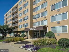 449 Hamilton St, Unit 407 in Norristown, PA - Building Photo - Building Photo
