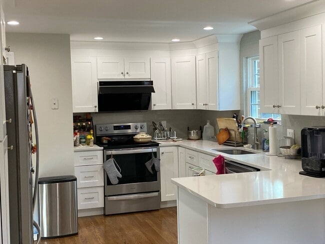 52 Charles Rd in Winchester, MA - Building Photo - Building Photo