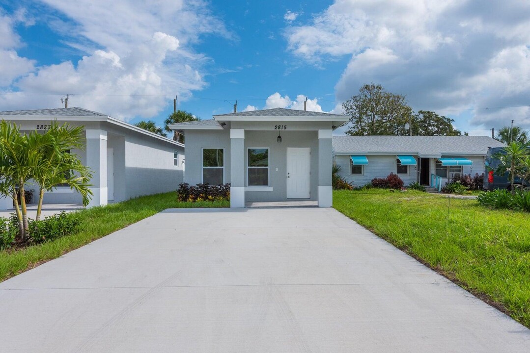 2815 Saranac Ave in West Palm Beach, FL - Building Photo