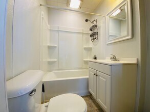 1023 Gray Ave in Greenville, OH - Building Photo - Building Photo