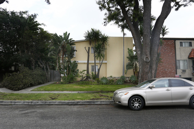 3356 Mentone Ave in Los Angeles, CA - Foto de edificio - Building Photo