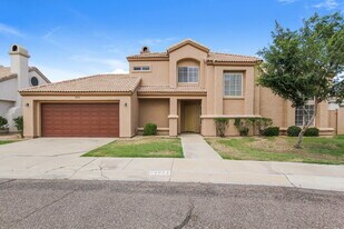 8902 W Caribbean Ln in Peoria, AZ - Building Photo