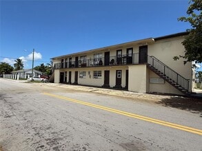 324 NW 3rd St in Hallandale Beach, FL - Building Photo - Building Photo