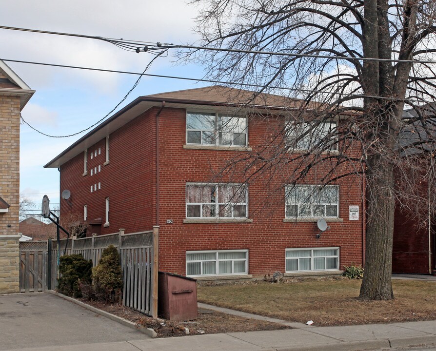 90 Portland St in Toronto, ON - Building Photo