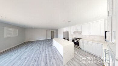19243 Hart St in Los Angeles, CA - Building Photo - Building Photo