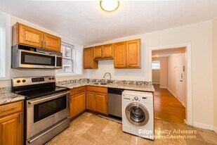 184 Chiswick Rd, Unit 2B in Boston, MA - Building Photo