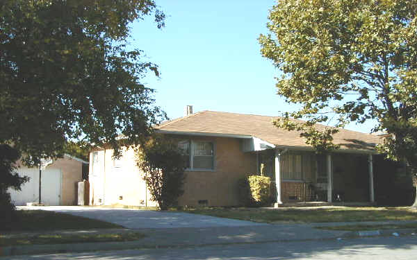 2355 W Avenue 135th in San Leandro, CA - Foto de edificio - Building Photo