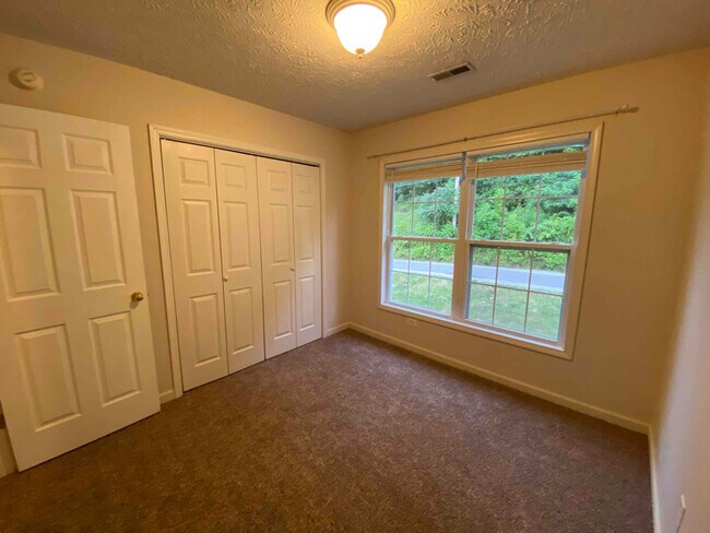 2106 Shadyside Rd-Unit -Unit E in St. Albans, WV - Building Photo - Building Photo