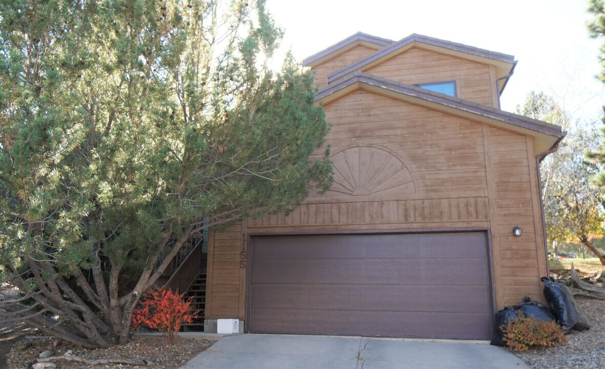 1155 Popes Valley Dr in Colorado Springs, CO - Foto de edificio
