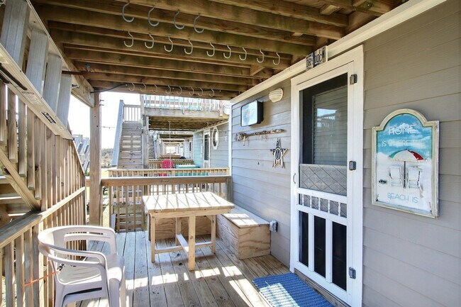 56821 North Carolina Hwy 12 in Hatteras, NC - Building Photo - Building Photo