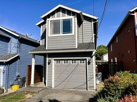 9106 N Bayard Ave in Portland, OR - Building Photo
