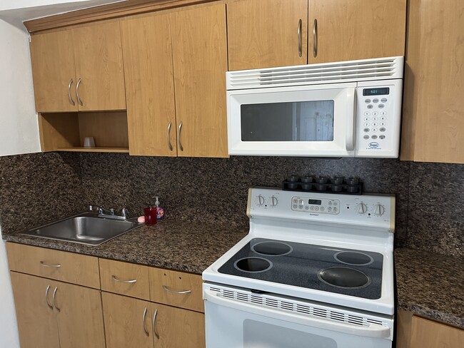 360 NW 58th Ave, Unit Apartment/in law Qtr in Miami, FL - Building Photo - Building Photo