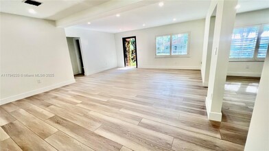 5785 SW 54th Terrace in Miami, FL - Building Photo - Building Photo