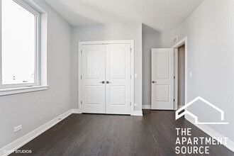 3620 W Irving Park Rd, Unit 2F in Chicago, IL - Foto de edificio - Building Photo