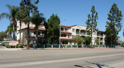 Huntington Breeze 55+ in Huntington Beach, CA - Building Photo - Building Photo