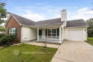 7004 Glen Valley Way in Fairburn, GA - Building Photo