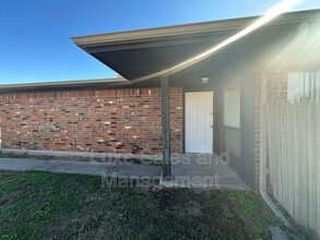 8318 NW 8th St-Unit -8 in Oklahoma City, OK - Building Photo - Building Photo