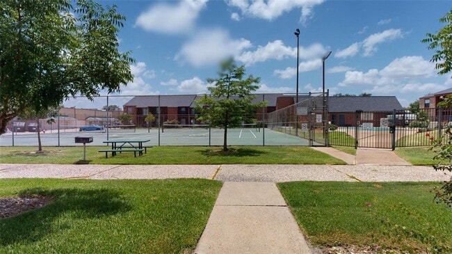 property at 904 University Oaks Blvd