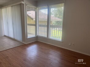 2065 Sea Cliff Dr N in Daphne, AL - Foto de edificio - Building Photo