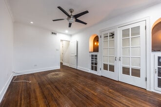 3716 W Belmont Ave, Unit 2E in Chicago, IL - Foto de edificio - Building Photo