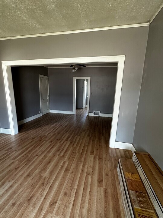 215 8th St in Sheldon, IA - Foto de edificio